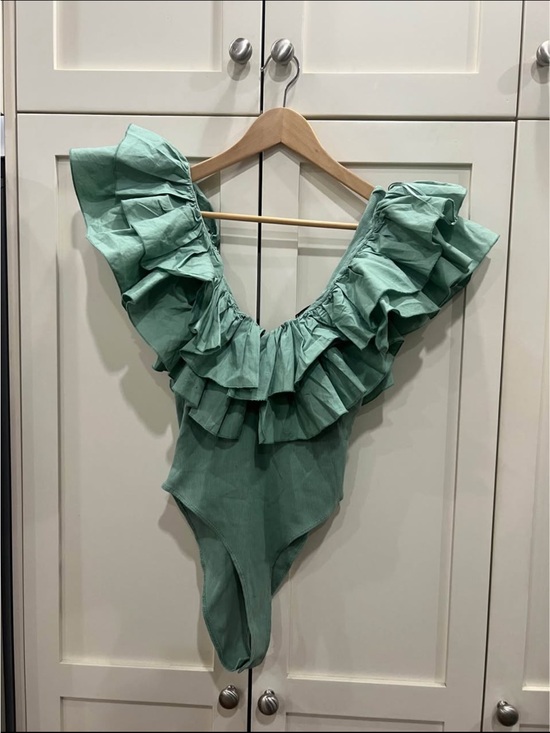 Zara Tops - Zara bodysuit